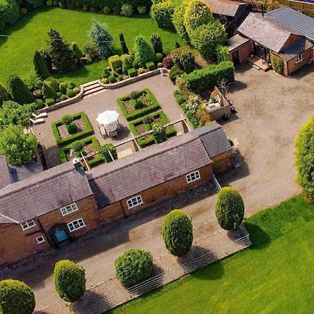 Luxury Barn With Hot Tub, Spa Treatments, Private Dining Little Budworth Exterior foto